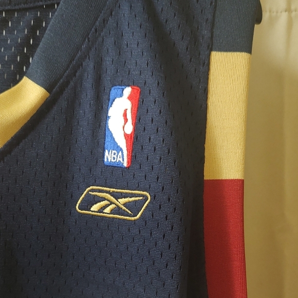 Cleveland Cavaliers James Jersey - Picture 5 of 15